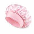 Touca de Cetim Satin Glow na cor Rosa-claro em fundo de catálogo